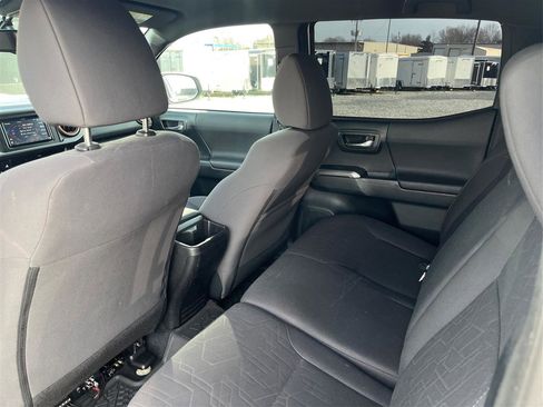 Used 2016 Toyota Tacoma TRD Sport w/ Towing Package image 10