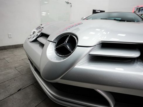 Used 2008 Mercedes-Benz SLR image 25