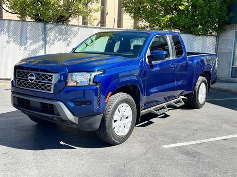 Used 2022 Nissan Frontier SV w/ Graphics Package image 3