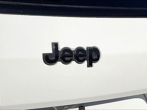 Used 2022 Jeep Grand Cherokee L Limited w/ Black Appearance Package AWD/4WD image 30