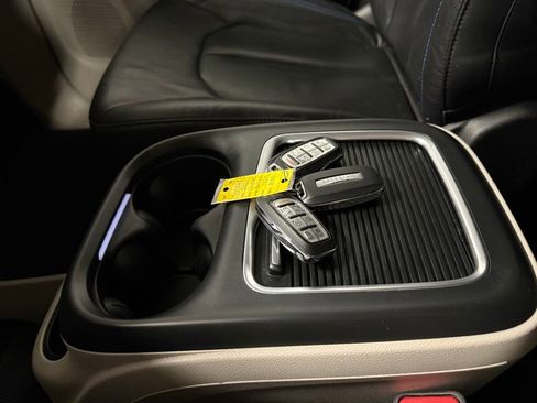 Used 2021 Chrysler Pacifica Touring-L w/ Uconnect Theater Family Group image 15