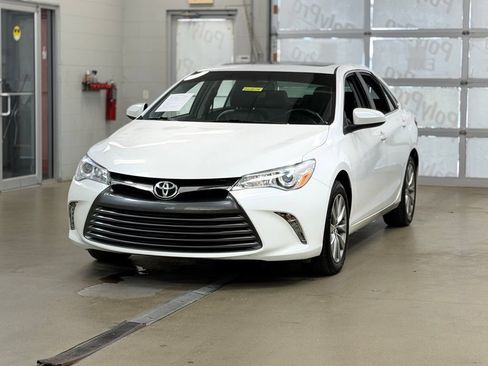 Used 2017 Toyota Camry XLE FWD image 3