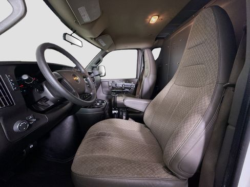 Used 2021 Chevrolet Express 2500 RWD image 19