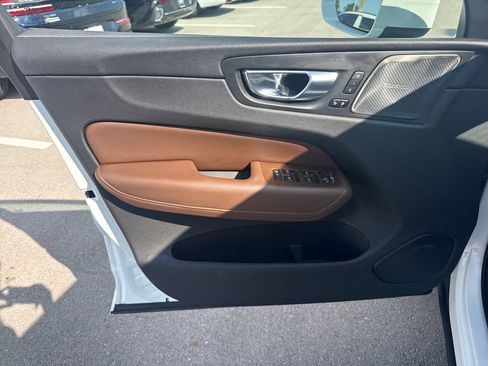 Used 2020 Volvo XC60 T5 Momentum w/ Protection Package Premier AWD/4WD image 12
