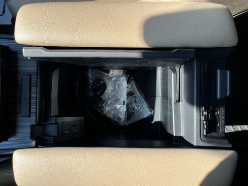 Used 2021 Toyota Sienna Limited image 30