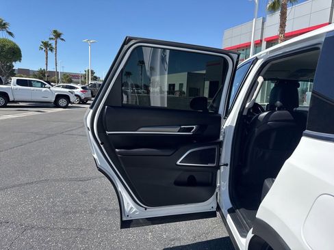 Used 2020 Kia Telluride LX FWD image 16