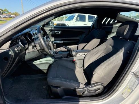 Used 2016 Ford Mustang Coupe RWD image 10