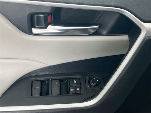 Used 2021 Toyota RAV4 XLE image 22