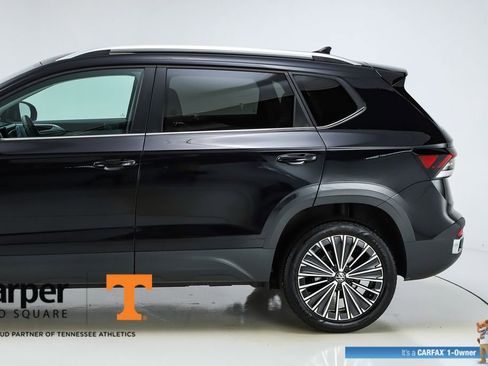 Used 2025 Volkswagen Taos SE FWD image 4
