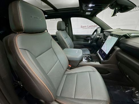 Used 2025 GMC Yukon AT4 w/ AT4 Premium Package AWD/4WD image 32