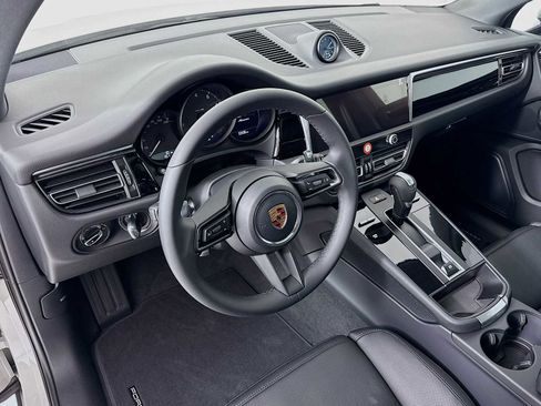New 2026 Porsche Macan image 4