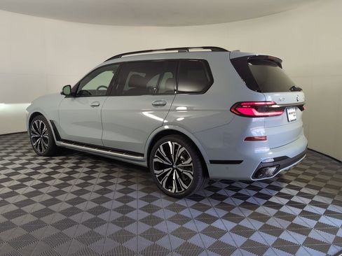 New 2026 BMW X7 xDrive40i w/ Executive Package image 3