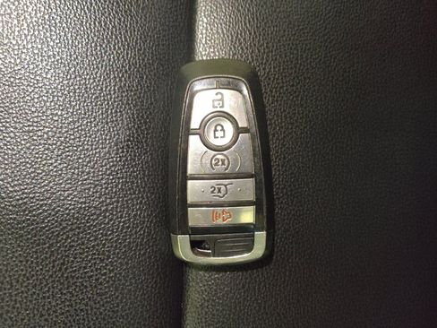 Used 2020 Ford Explorer XLT w/ Equipment Group 202A AWD/4WD image 32