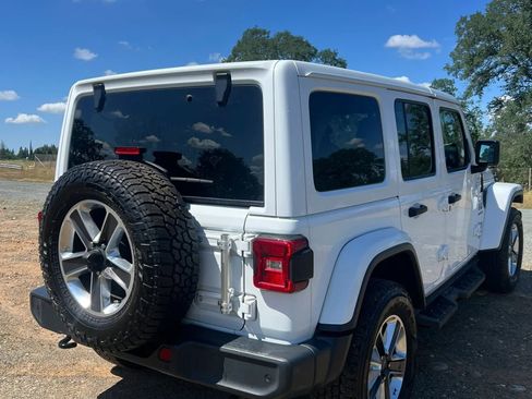 Used 2018 Jeep Wrangler Unlimited Sahara image 8