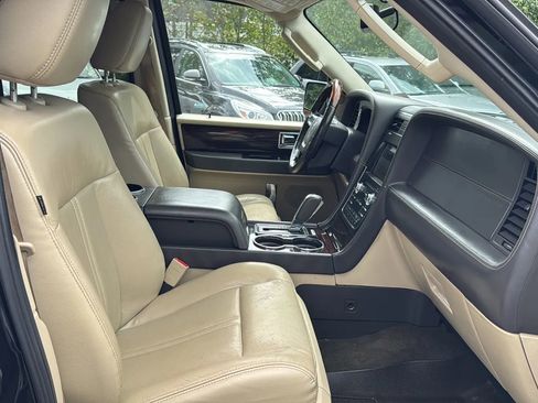 Used 2017 Lincoln Navigator L Reserve image 12