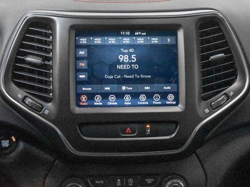 Used 2022 Jeep Cherokee Trailhawk image 15