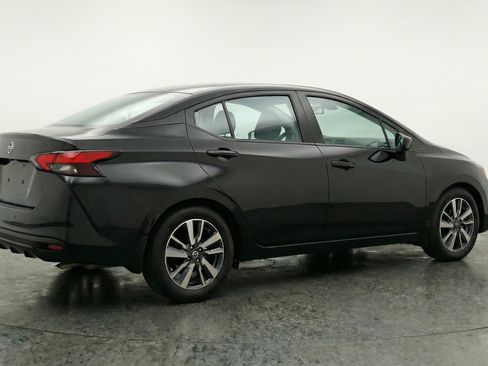 Used 2025 Nissan Versa SV image 9