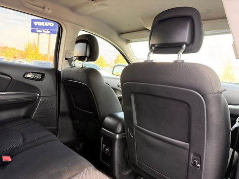 Used 2020 Dodge Journey SE w/ SE Popular Equipment Group image 23