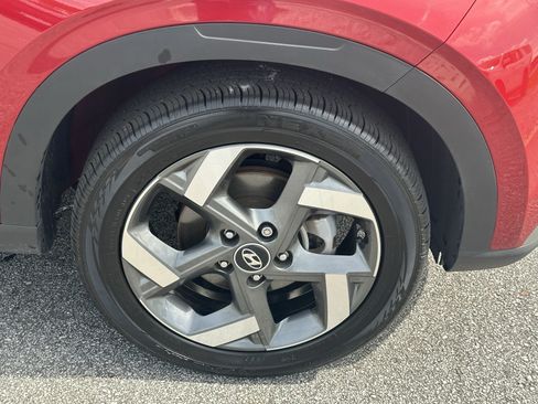 Used 2025 Hyundai Venue SEL FWD image 13
