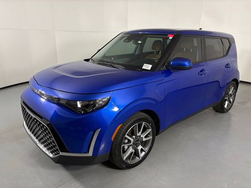 Used 2024 Kia Soul EX w/ Option Group 015 FWD image 4