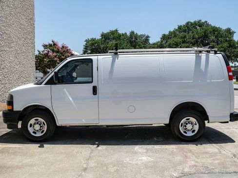 Used 2021 Chevrolet Express 2500 w/ Enhanced Convenience Package RWD image 11