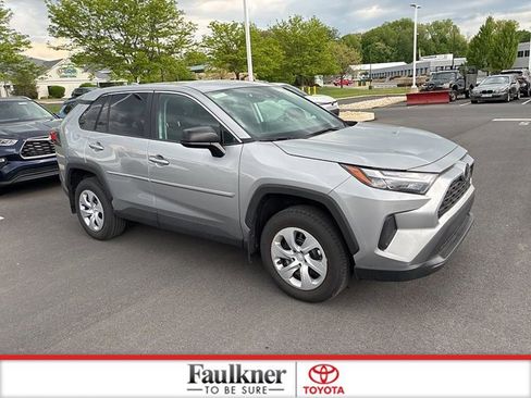 Used 2025 Toyota RAV4 LE AWD/4WD image 3