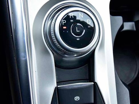 Used 2022 Ford Explorer XLT w/ Equipment Group 202A image 27