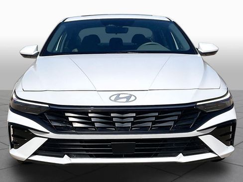 Certified 2025 Hyundai Elantra SEL FWD image 4