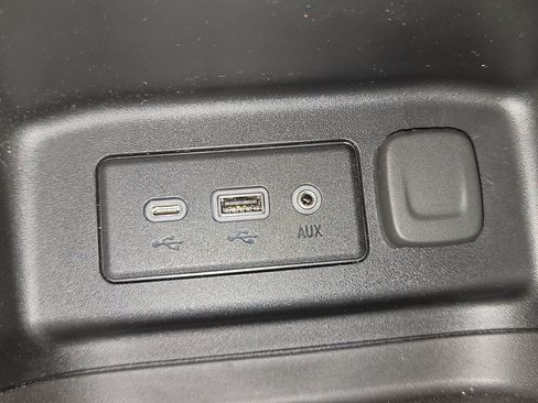 Used 2021 Chevrolet Equinox LT FWD image 24