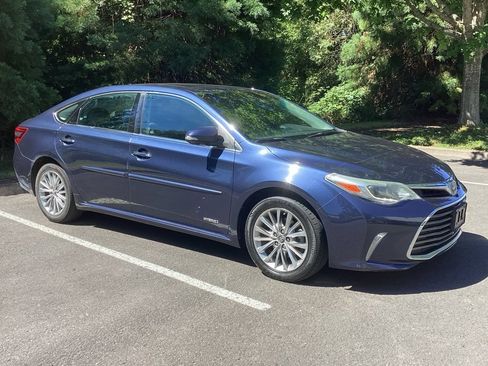 Used 2016 Toyota Avalon Limited w/ Toyota Safety Sense Package FWD image 11