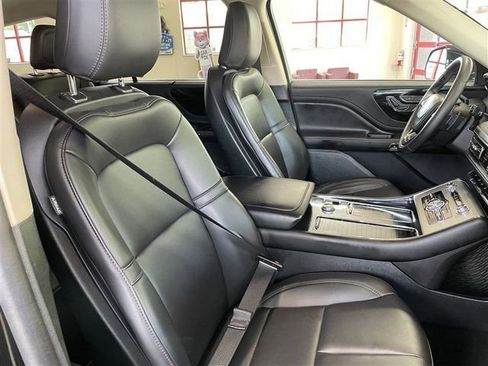 Used 2023 Lincoln Aviator AWD image 23