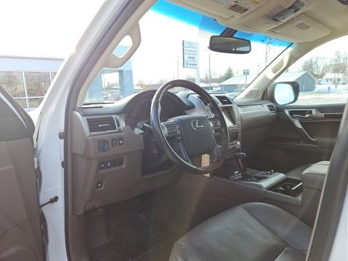Used 2018 Lexus GX 460 image 26