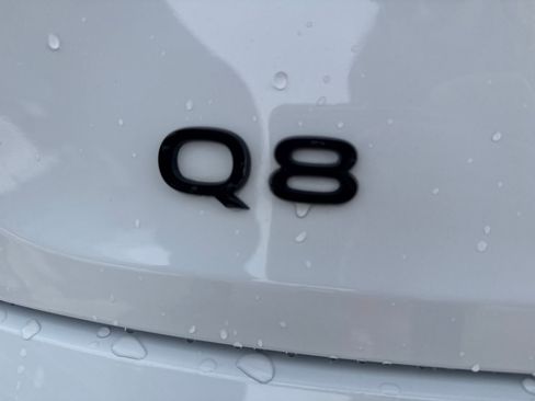 Used 2024 Audi Q8 e-tron Premium image 32