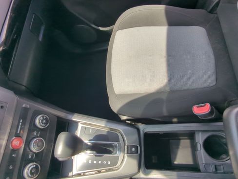 Used 2013 Chevrolet Captiva Sport LT FWD image 17