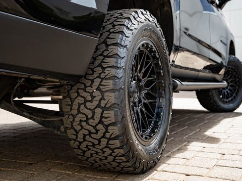 Used 2025 Chevrolet Suburban Z71 w/ Comfort Package image 52