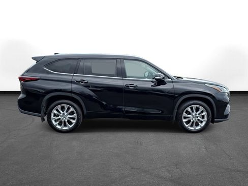 Used 2024 Toyota Highlander Limited image 4