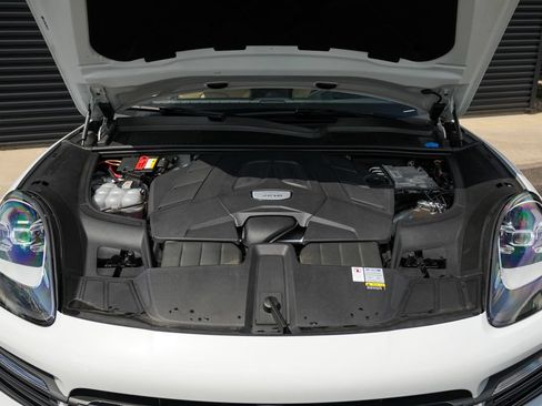 Certified 2022 Porsche Cayenne Coupe AWD/4WD image 10