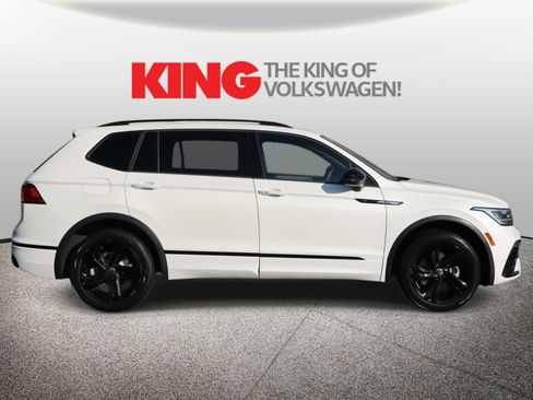 Used 2023 Volkswagen Tiguan SE R-Line image 2