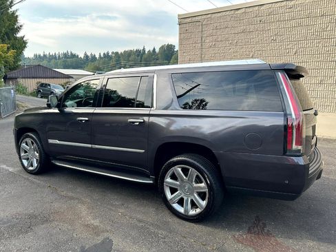 Used 2018 Cadillac Escalade ESV Luxury image 7