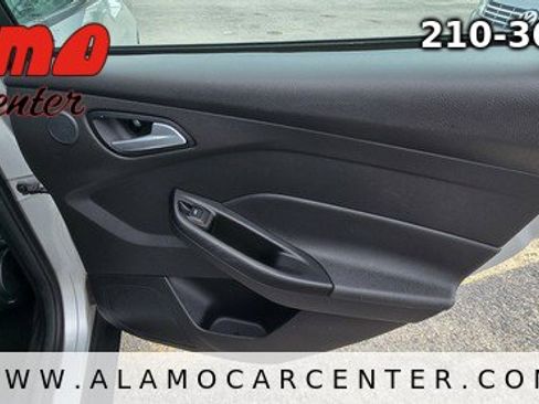 Used 2018 Ford Focus SEL image 22