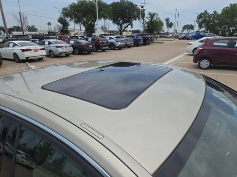 Used 2011 Mercedes-Benz E 350 Sedan image 3