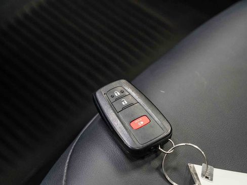 Used 2022 Toyota Prius XLE w/ Advanced Technology Package FWD image 27