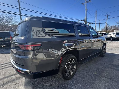 Used 2024 Jeep Wagoneer L Series III w/ Flexible Seating Group image 4