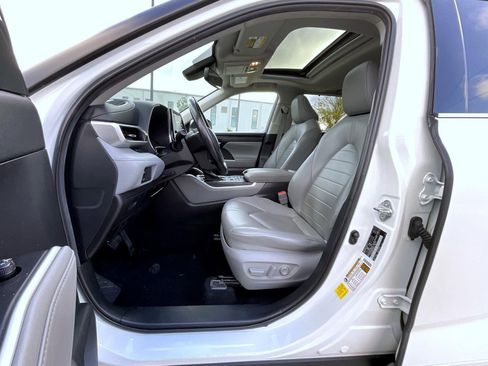 Used 2020 Toyota Highlander XLE w/ Protection Package #3 image 10