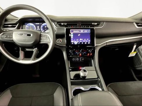 New 2025 Jeep Grand Cherokee L Altitude image 6