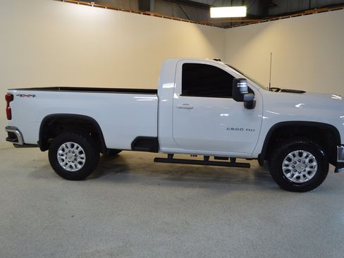 Used 2024 Chevrolet Silverado 2500 LT w/ Convenience Package AWD/4WD image 2
