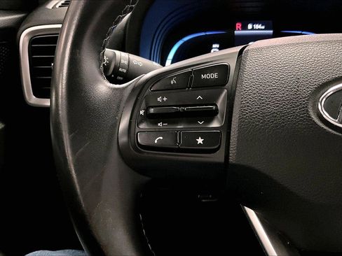 Used 2024 Hyundai Venue SEL image 17