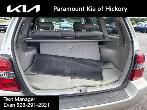 Used 2005 Toyota Highlander 2WD V6 w/ 3rd Row image 6
