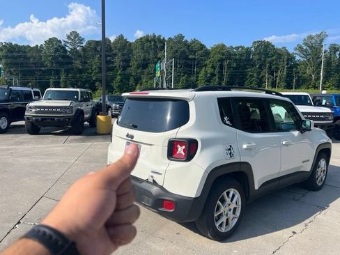 Used 2019 Jeep Renegade Latitude FWD image 7