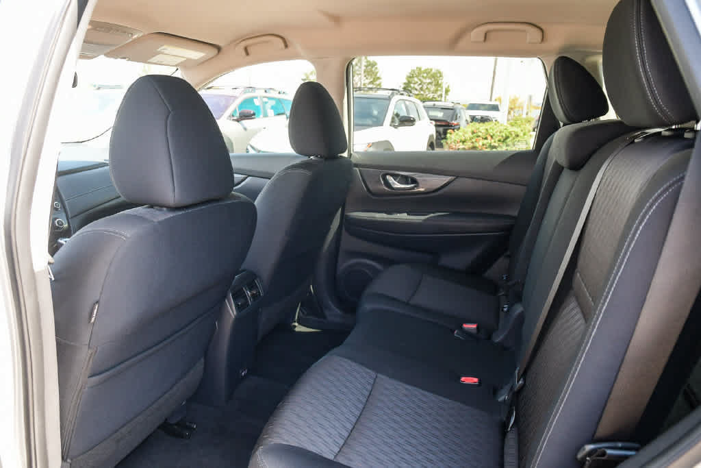 Used 2019 Nissan Rogue S w/ Special Edition Package FWD image 17